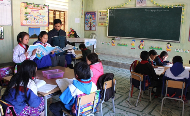 100% học sinh người dân tộc Pu Péo ở xã Phố Là đều được đến trường đúng độ tuổi.