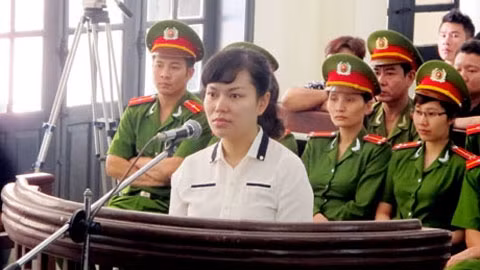 Bùi Thị Thu Hằng tại phiên tòa sơ thẩm. (Ảnh: baoquangninh.com.vn)