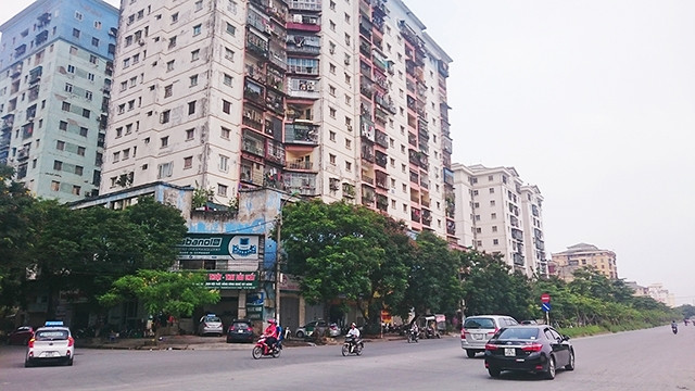 Nhiều khu chung cư xuống cấp gây ảnh hưởng mỹ quan đô thị thành phố.