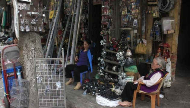 Một gian hàng của dân cư trong khu phố cổ.