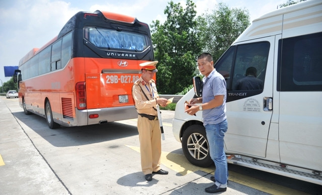 Lực lượng CSGT trên toàn quốc chuẩn bị tổng kiểm soát ô-tô chở khách, ô-tô vận tải container và mô-tô.