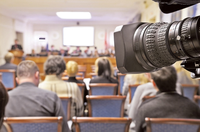 Nhà báo, nghề báo và... họp báo 