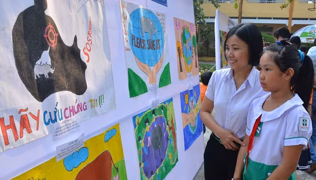 Triển lãm những bức tranh đạt giải.