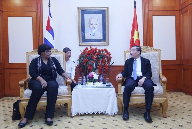 Bộ trưởng Chu Ngọc Anh và bà Olga Lidia Tapia Iglesias tại buổi tiếp.