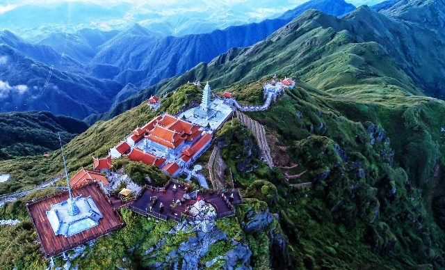 Tổ hợp Sun World Fansipan Legend là một trong số ít những dự án du lịch được đầu tư quy củ, đồng bộ tại Sa Pa.