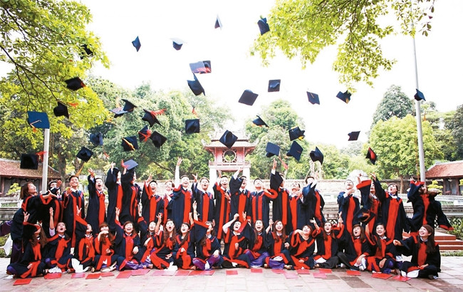 Lễ trao bằng tốt nghiệp tại Văn Miếu - Quốc Tử Giám. Ảnh | PHIÊU STUDIO