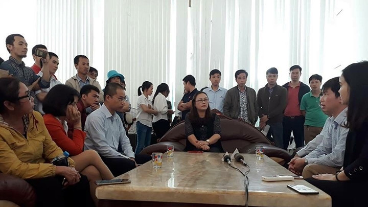 Ðối thoại giữa cư dân với chủ đầu tư Công ty TNHH Bánh kẹo Thăng Long và đại diện Ngân hàng BIDV về cam kết Dự án nhà ở xã hội AZ Thăng Long (Bright City).