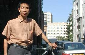 Nguyễn Vĩnh Tiến<br>trên đường phố Paris.