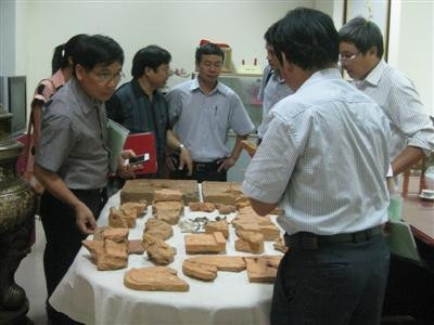 Các hiện vật khai quật trên núi Phương Nhi, Yên Lợi, Ý Yên.