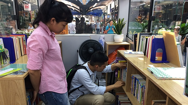 Mới xuất hiện nhưng mô hình Xe buýt sách đã trở thành điểm đến ưa thích của nhiều bạn trẻ.