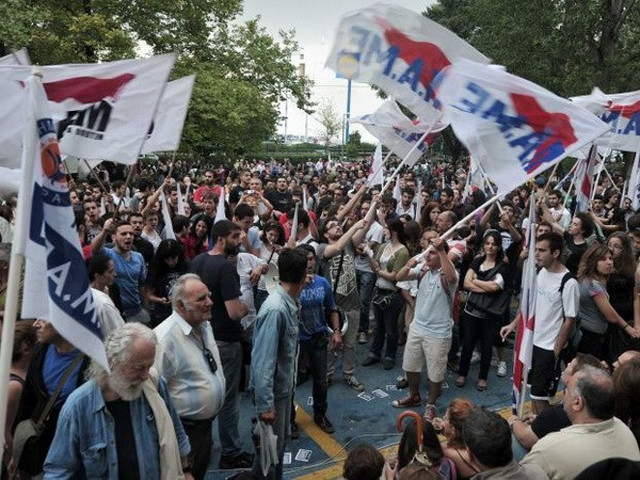 Người dân Hy Lạp xuống đường phản đối chính sách khắc khổ.