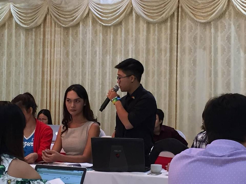 Đại diện cộng đồng chuyển đổi giới tính đưa ra những ý kiến đề xuất tại hội thảo. 