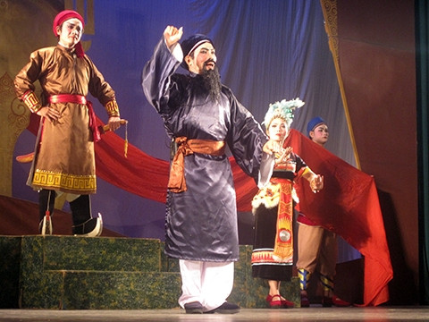 Cảnh trong vở Sao Khuê trời Việt của Nhà hát tuồng Đào Tấn.