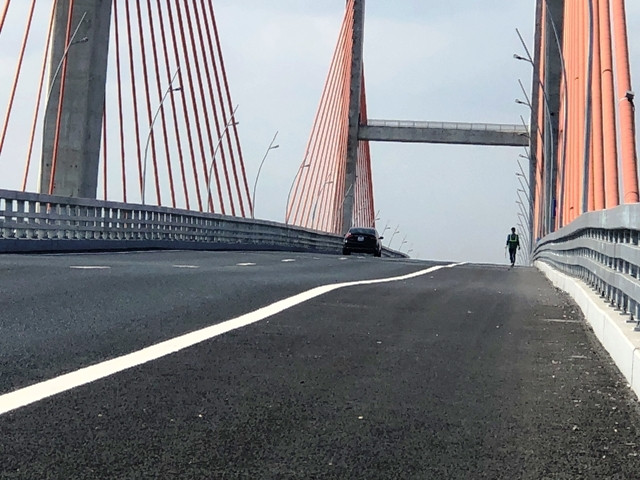 Cầu Bạch Đằng.