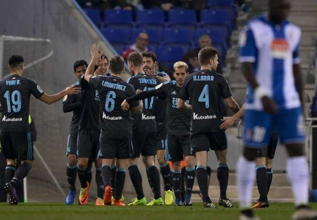 Các cầu thủ Real Sociedad ăn mừng chiến thắng trước Espanyol. (Ảnh: l'Equipe).