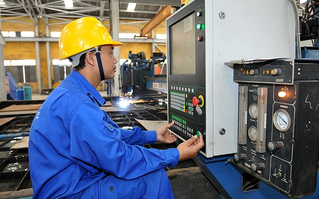 Bảo đảm quyền lợi cho người lao động là một trong những định hướng quan trọng của chính sách bảo hiểm xã hội (Ảnh minh họa: Đăng Khoa).