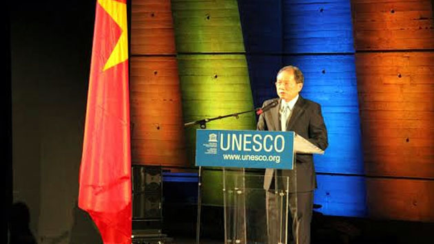 Đại sứ Nguyễn Ngọc Sơn phát biểu khai mạc đêm ca nhạc.