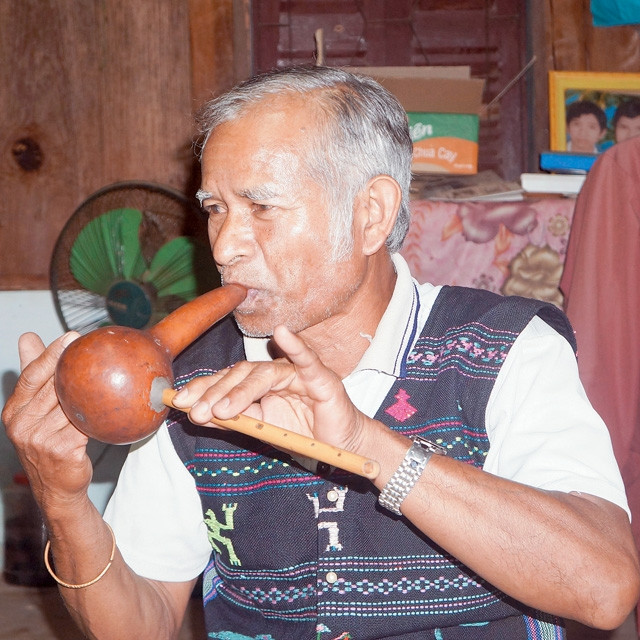 Khi vui cũng như lúc buồn, già Bro lại chơi brê.