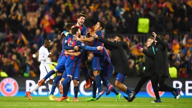 Các cầu thủ Barcelona có cuộc lội ngược dòng không tưởng trước PSG.