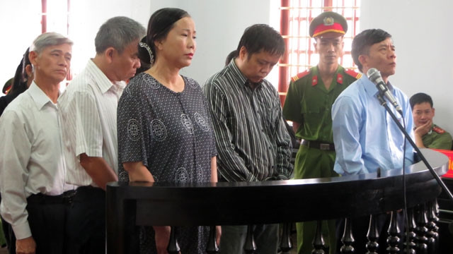 Bị cáo Vũ Việt Hùng và các đồng phạm tại phiên tòa phúc thẩm, ngày 25-9.