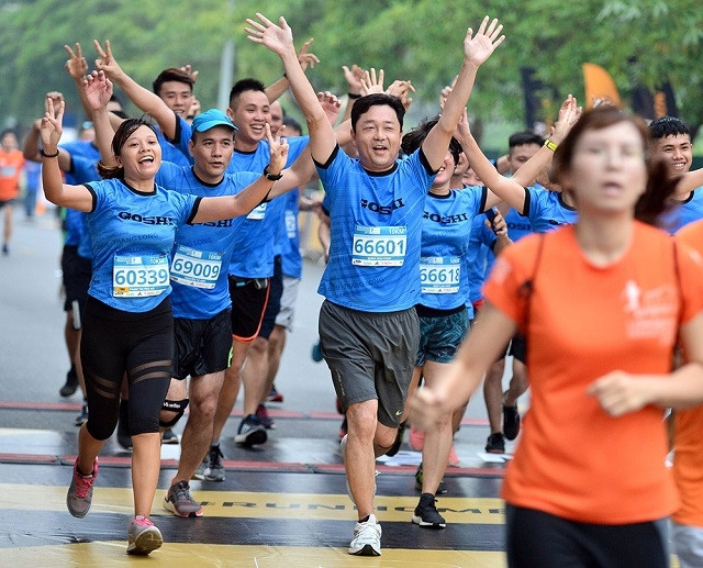 Đông đảo các vận động viên trong và ngoài nước tham dự giải chạy.