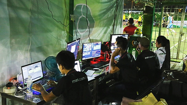 Studio “dã chiến” phục vụ việc truyền trực tiếp giải “Phủi” Cup.