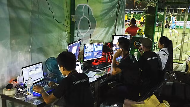 Studio “dã chiến” phục vụ việc truyền trực tiếp giải “Phủi” Cup.