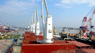 Việc tái cơ cấu Tập đoàn công nghiệp tàu thủy Việt Nam đang gặp phải nhiều khó khăn.