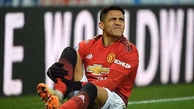 Sanchez bị “đày” xuống đội trẻ