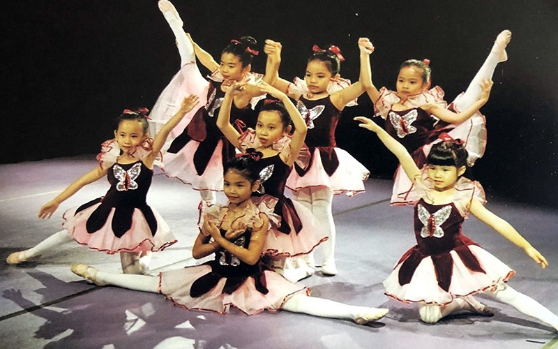 Một nhóm múa thiếu nhi biểu diễn tại không gian sáng tạo Kinergie Studio.