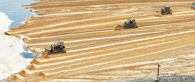 Hệ sinh thái biển đột ngột bị thay đổi khi quy mô lấn biển ngày càng lớn.