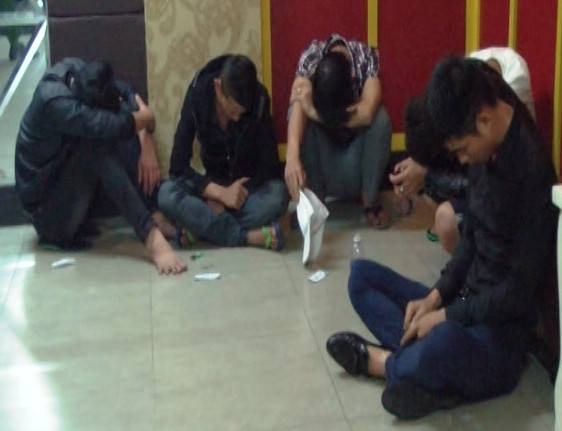 Đột kích cơ sở Karaoke, phát hiện 20 thanh niên dương tính với ma túy