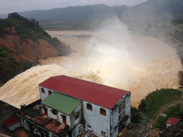 Cho đến nay NMTĐ Hố Hô vẫn chưa triển khai cắm mốc cảnh báo và lập bản đồ ngập lụt. 