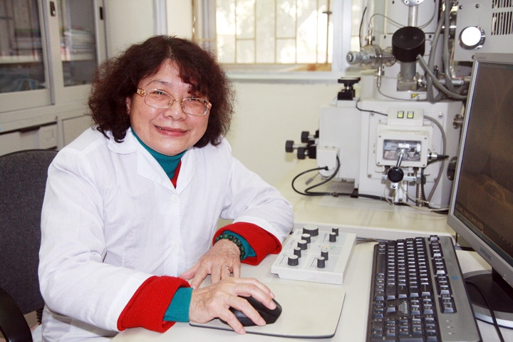 Người mẹ “thứ hai” của nhiều nghiên cứu sinh