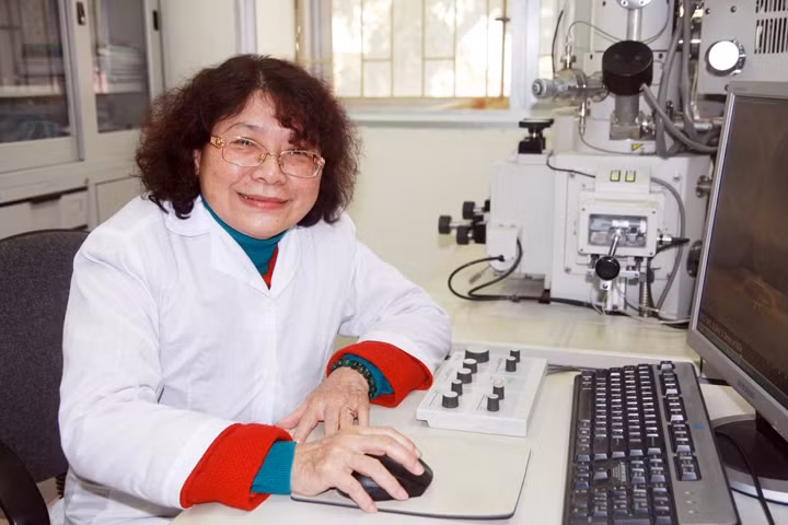 Người mẹ “thứ hai” của nhiều nghiên cứu sinh