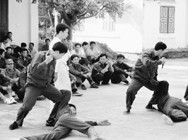 Chiến sĩ công an ở Thanh Hóa
tập luyện võ thuật.