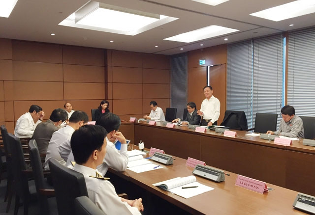 Đại biểu Lê Thanh Vân (Cà Mau) phát biểu ý kiến về dự thảo Luật Quản lý, sử dụng tài sản nhà nước (sửa đổi) tại tổ, sáng 31-10. (Ảnh: T.A)