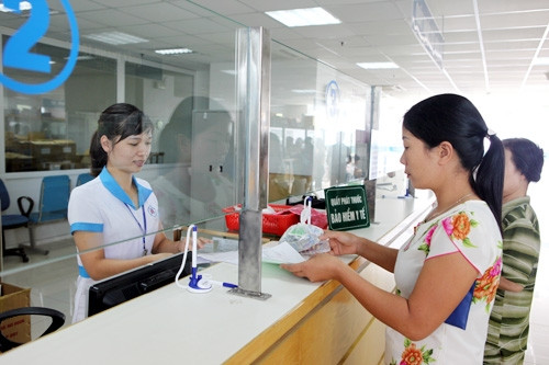  Người bệnh BHYT lĩnh thuốc tại Bệnh viện Quốc tế Hải Phòng. Ảnh: HIẾU ANH