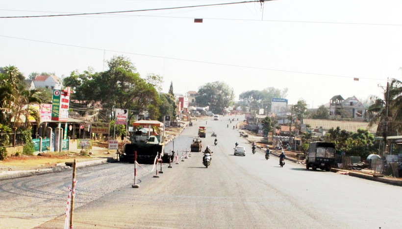 Hối hả thi công quốc lộ 14 những ngày cuối năm