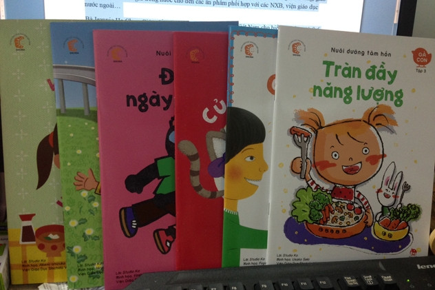 Bộ sách Gà con.