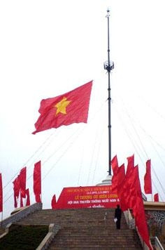 Lễ thượng cờ kỳ đài Hiền Lương