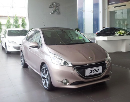 Mẫu Peugeot 208 nhập khẩu có mức giá 948 triệu đồng.