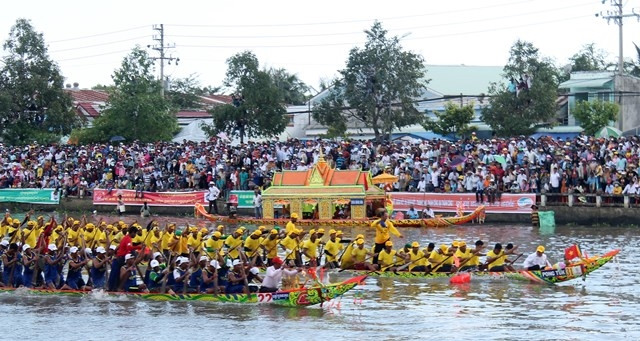 Cuộc bứt phá về đích của đội vô định nam chùa Pong Tứk Chắs.