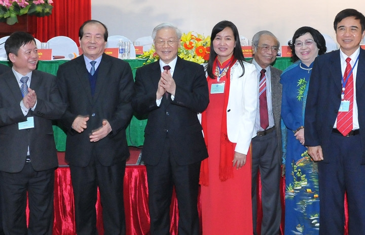 Tổng Bí thư Nguyễn Phú Trọng với các đại biểu dự Đại hội.