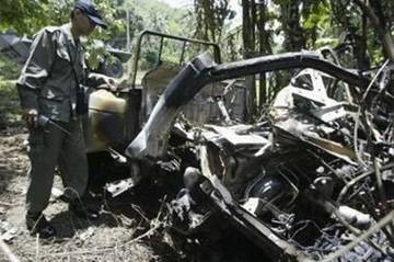 Lực lượng an ninh Thái-lan kiểm tra
hiện trường một vụ đánh bom ở tỉnh
Yala ngày 9-4-2007