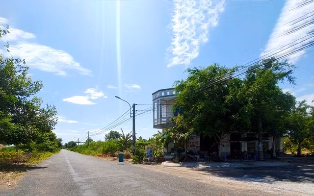 Căn nhà của anh Trần Hạnh, xây dựng cách đây sáu năm, tiền nhà và đất gần 1,5 tỷ đồng.