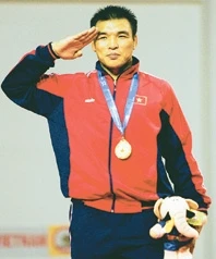 Đô vật Mẫn Bá Xuân.