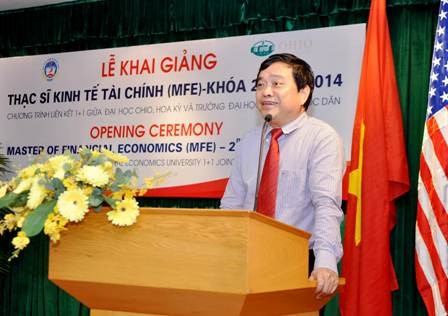 GS. TS. Trần Thọ Đạt, Phó Hiệu trưởng ĐH Kinh tế Quốc dân phát biểu tại Lễ khai giảng.