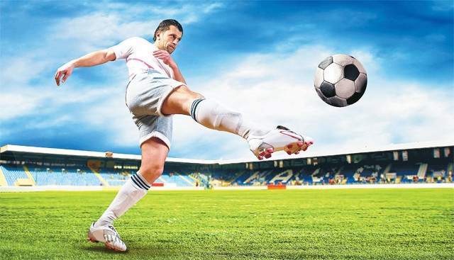 Ngày nay các cầu thủ thường tự quay video đẩy lên mạng để kiếm việc làm.