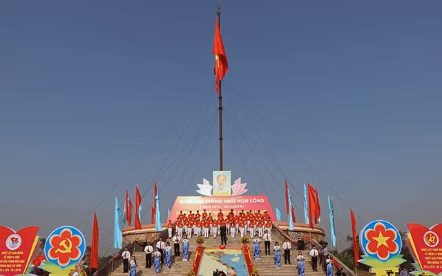 Lễ hội "Thống nhất non sông" được tổ chức tại Kỳ đài Di tích quốc gia đặc biệt Hiền Lương - Bến Hải. Ảnh: NGUYÊN LÝ (TTXVN)